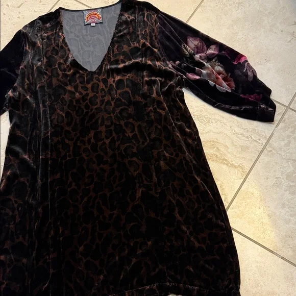 Leopard Print velvet V-Neck Dress - Picture 3 of 5